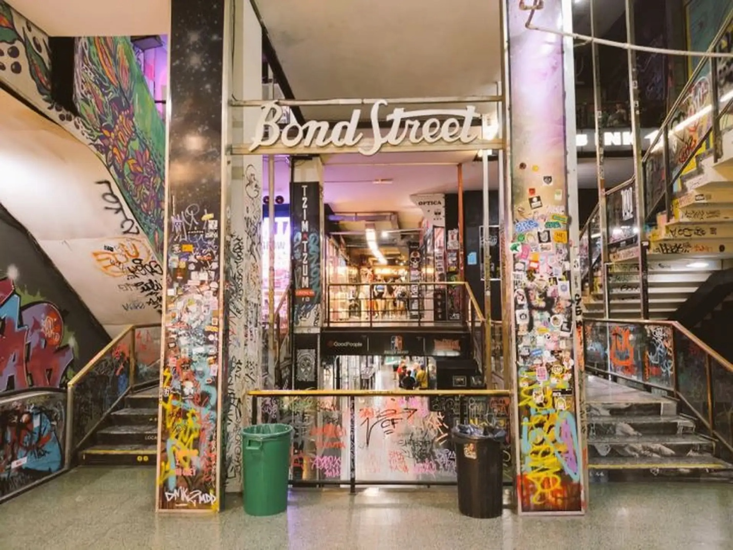 Entrada principal por Avenida Santa Fe 1670. Créditos: Archivo Propietarios