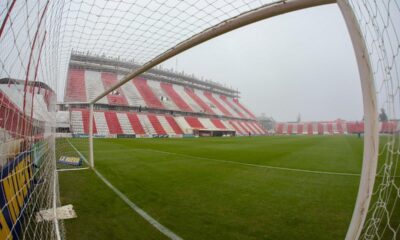 Arco vacío en el Estadio 15 de Abril de Unión de Santa Fe.