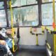 Un pasajero en silla de ruedas dentro de un colectivo del AMBA. Créditos: Luna Fraomeni