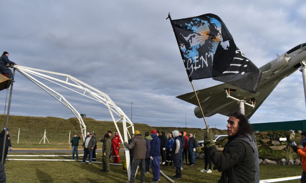 Hugo Chávez, Veterano de Malvinas en el último armado de la Carpa de la Dignidad. Créditos: Malvinas En La Memoria 