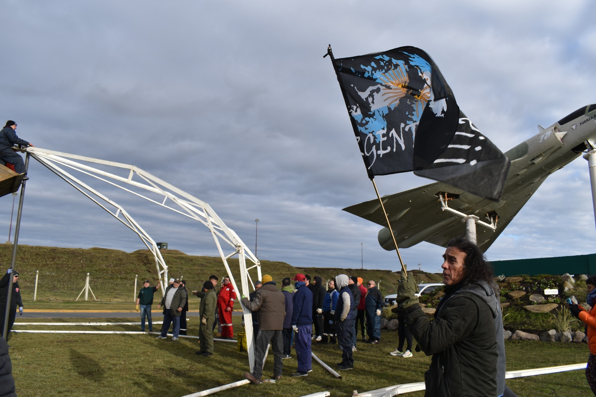 Hugo Chávez, Veterano de Malvinas en el último armado de la Carpa de la Dignidad. Créditos: Malvinas En La Memoria 
