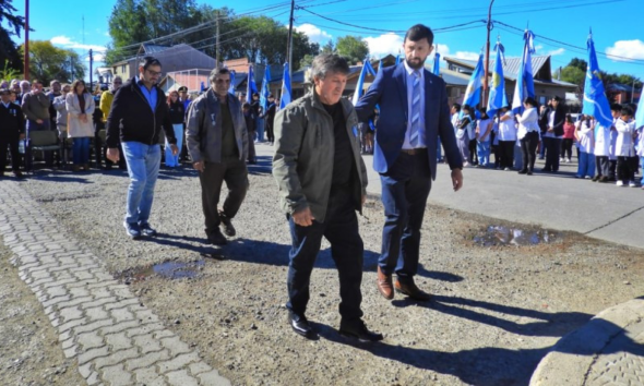 José Hidalgo junto al Intendente de Trevelin, Chubut. Créditos: Municipalidad de Trevelin