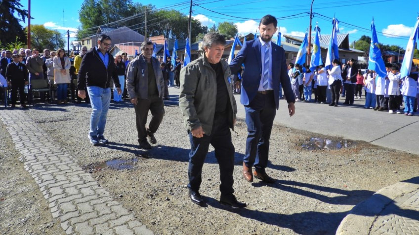 José Hidalgo junto al Intendente de Trevelin, Chubut. Créditos: Municipalidad de Trevelin